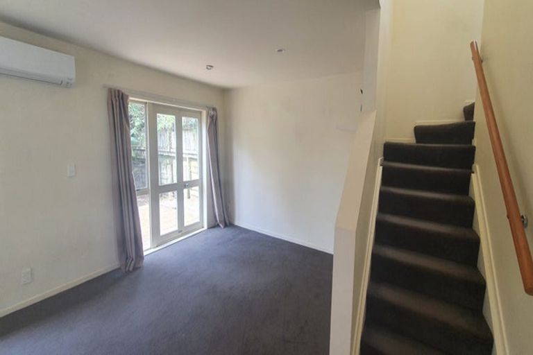 Photo of property in 7/20 Fields Parade, Oteha, Auckland, 0632