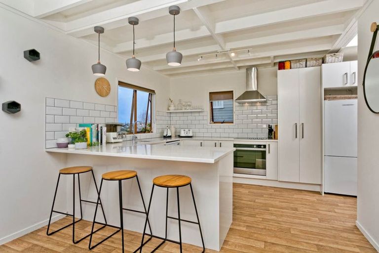 Photo of property in 1/29 Marcel Place, Glenfield, Auckland, 0629