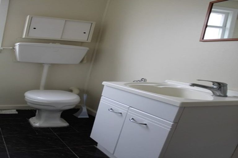 Photo of property in 553 Featherston Street, Roslyn, Palmerston North, 4414