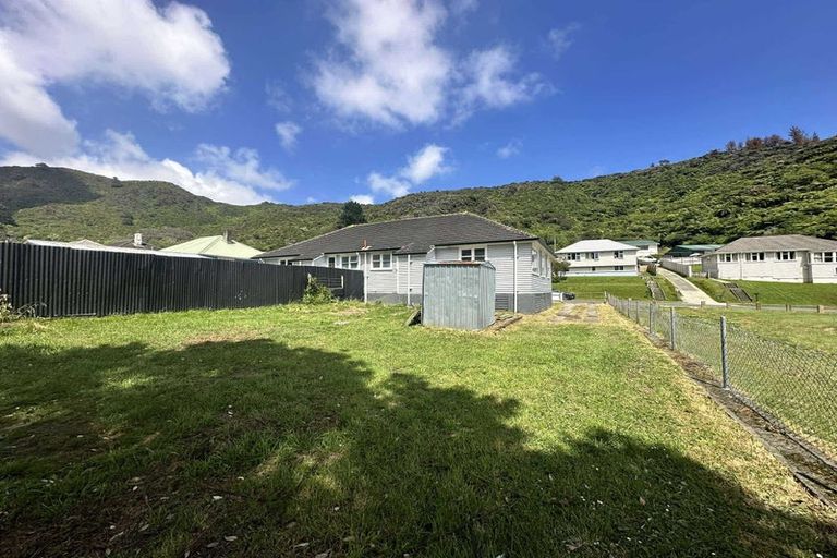 Photo of property in 70 Judd Crescent, Naenae, Lower Hutt, 5011