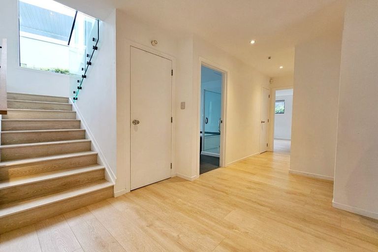 Photo of property in 137 Wiseley Road, West Harbour, Auckland, 0618