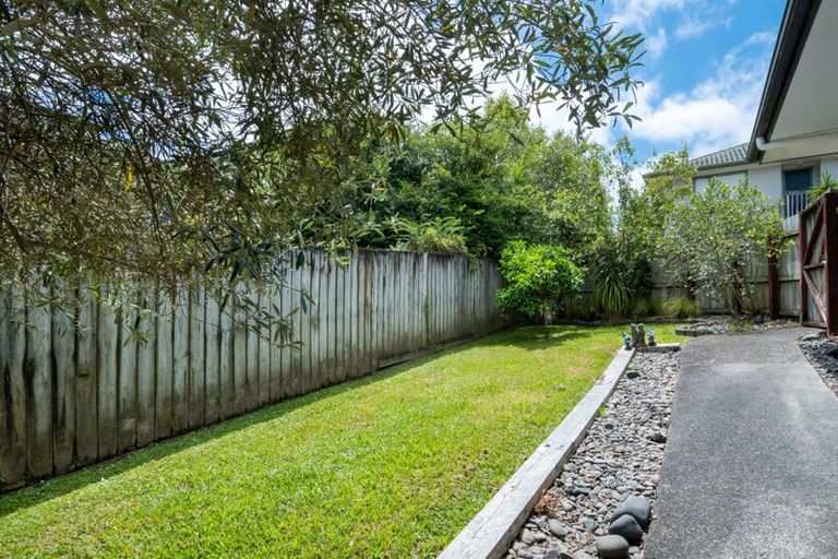 Photo of property in 21 View Ridge Drive, Ranui, Auckland, 0612