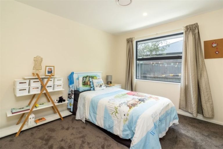 Photo of property in 165 Queenspark Drive, Parklands, Christchurch, 8083