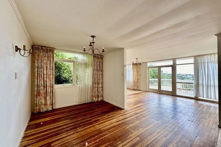 Photo of property in 4 Clematis Avenue, Murrays Bay, Auckland, 0630