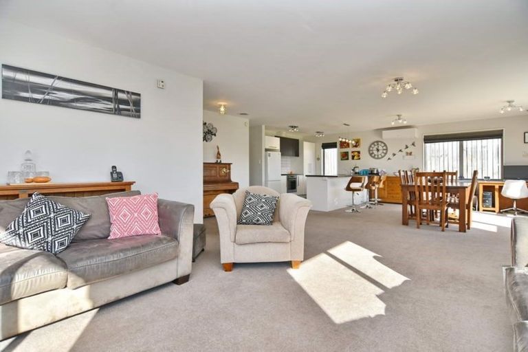 Photo of property in 12 Stonebridge Lane, Oxford, 7430