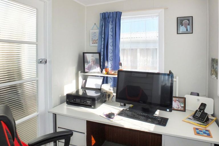 Photo of property in 8 Jenks Street, Foxton, 4814