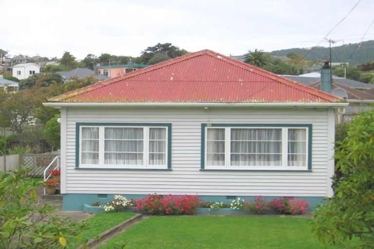 Photo of property in 7 Romney Square, Tawa, Wellington, 5028