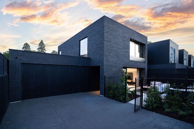 Photo of property in 9 Hewitts Road, Merivale, Christchurch, 8014