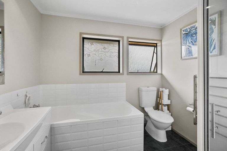 Photo of property in 111 Tuhikaramea Road, Dinsdale, Hamilton, 3204