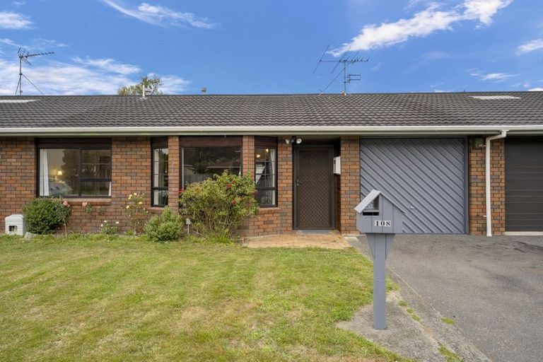 Photo of property in 108 Oxford Street, Tawa, Wellington, 5028