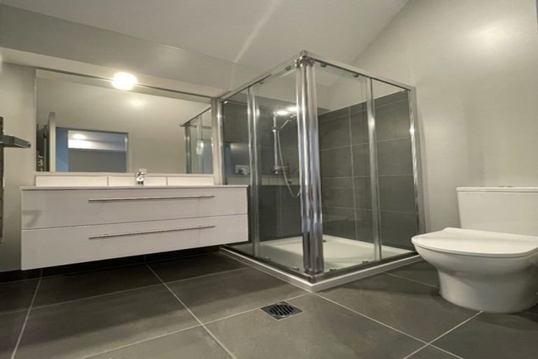 Photo of property in 49b Hatherlow Street, Glenfield, Auckland, 0629