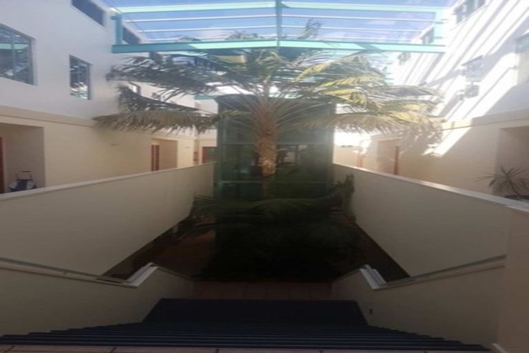 Photo of property in Mokoia Ridge, 1e/68 Mokoia Road, Birkenhead, Auckland, 0626