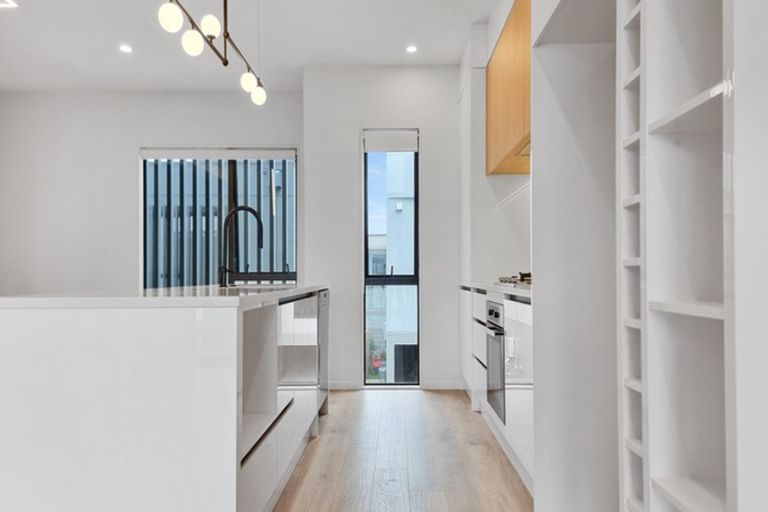 Photo of property in 14 Mina Way, Browns Bay, Auckland, 0630