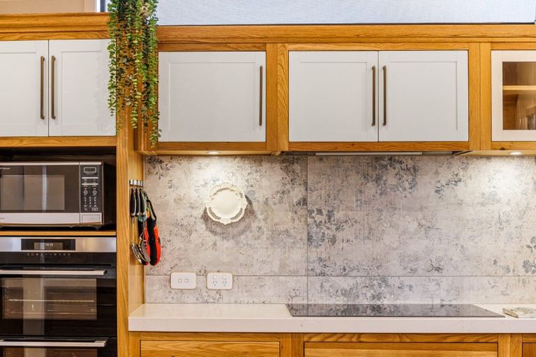 Photo of property in 46 St Michaels Avenue, Point Chevalier, Auckland, 1022