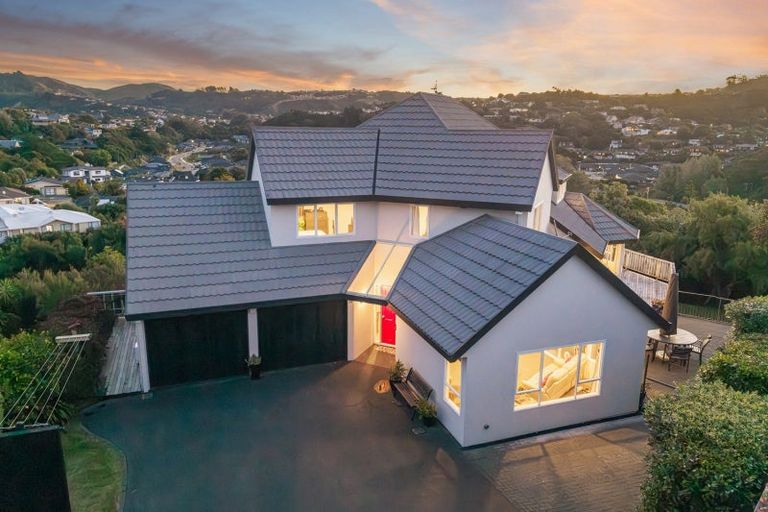 Photo of property in 56 Molyneux Close, Whitby, Porirua, 5024