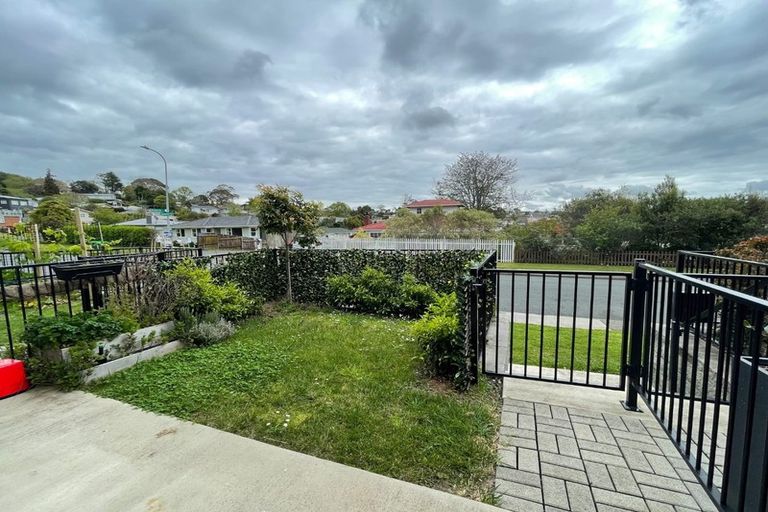 Photo of property in 49b Hatherlow Street, Glenfield, Auckland, 0629