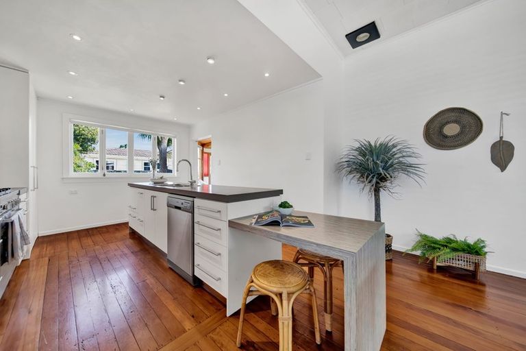 Photo of property in 20 Ropiha Street, Fitzroy, New Plymouth, 4312