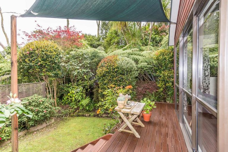 Photo of property in 15 Woodfern Crescent, Titirangi, Auckland, 0604