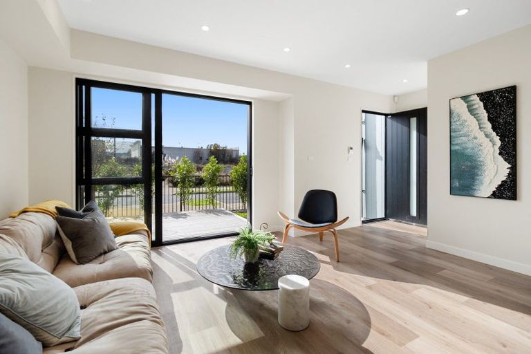 Photo of property in 128 Vintry Drive, Kumeu, 0810