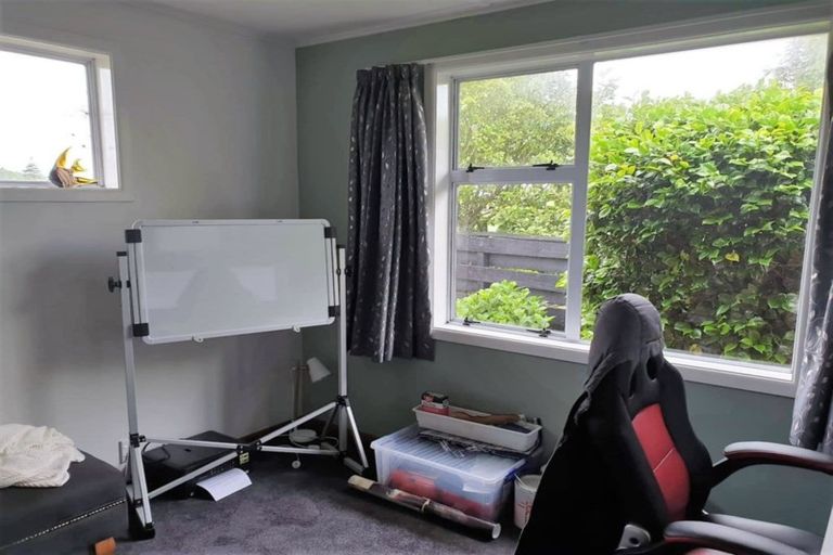 Photo of property in 5 Kowhai Place, Eltham, 4322