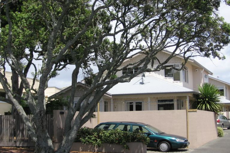 Photo of property in 449 Blockhouse Bay Road, Blockhouse Bay, Auckland, 0600