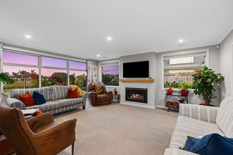 Photo of property in 56 Cassinia Close, Papamoa Beach, Papamoa, 3118