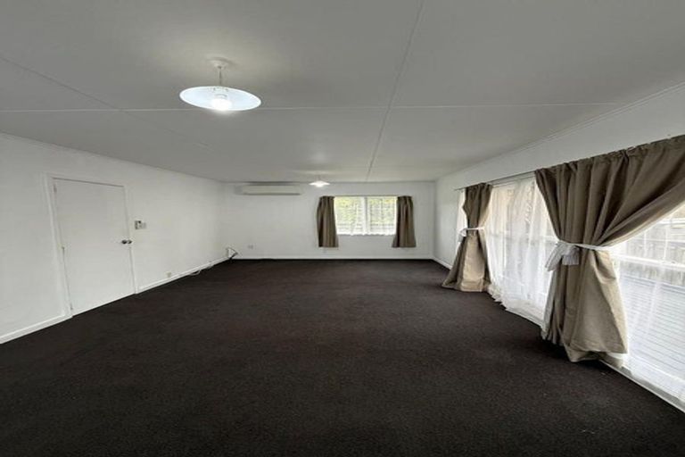 Photo of property in 9 Edwin Freeman Place, Ranui, Auckland, 0612
