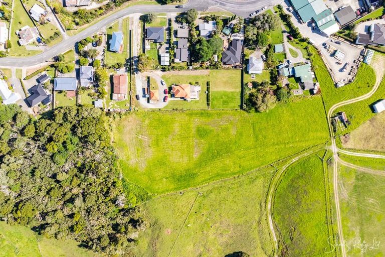 Photo of property in 6 Whaka Street, Maungaturoto, 0520