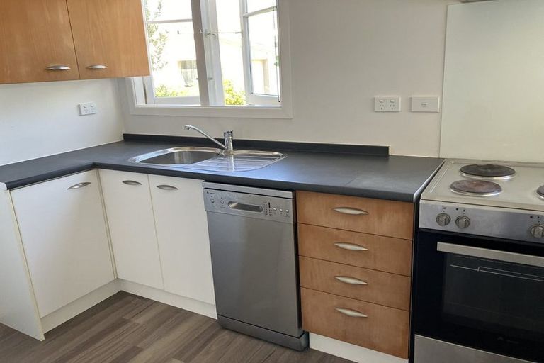 Photo of property in 109 Beachville Road, Redcliffs, Christchurch, 8081