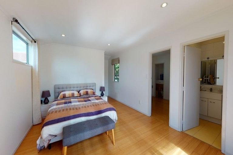 Photo of property in 8 Leatham Crescent, Opaheke, Papakura, 2113