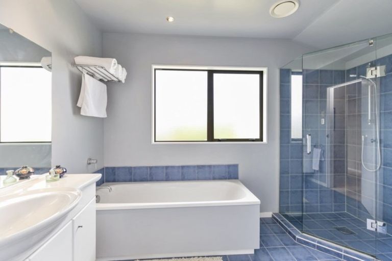 Photo of property in 7 Te Kainga Way, Khandallah, Wellington, 6035