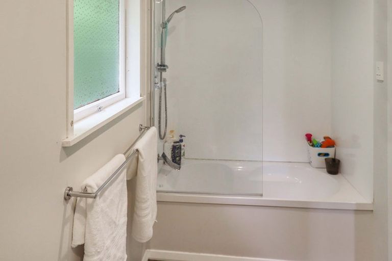 Photo of property in 15 James Grove, Stokes Valley, Lower Hutt, 5019