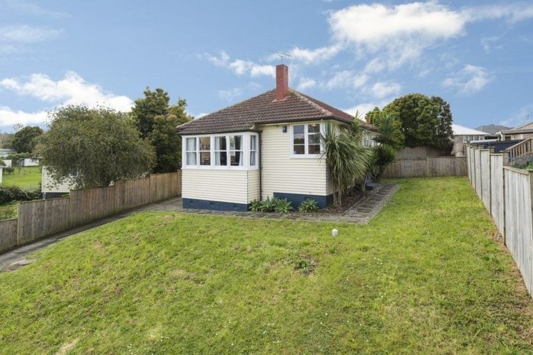 Photo of property in 22 Eastview Road, Glen Innes, Auckland, 1072