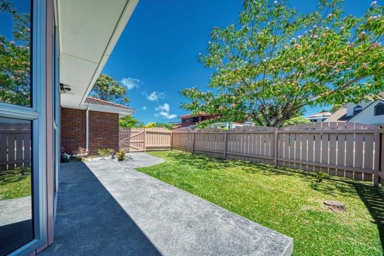 Photo of property in 67 Manhattan Heights, Glendene, Auckland, 0602