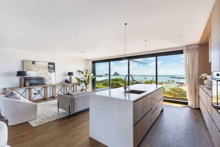 Photo of property in 10a Whiteley Street, Moturoa, New Plymouth, 4310