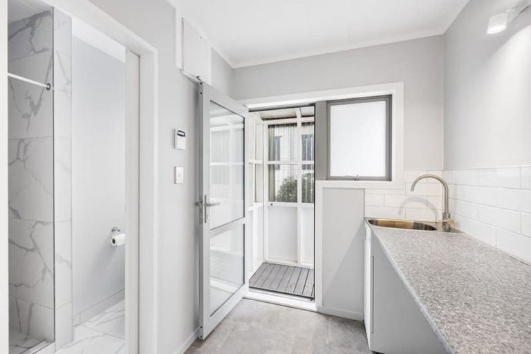 Photo of property in 7a Litchfield Place, Clarks Beach, 2122