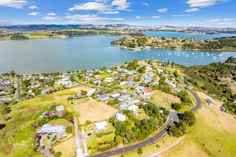 Photo of property in 38 Oxford Street, Whakapirau, Maungaturoto, 0583