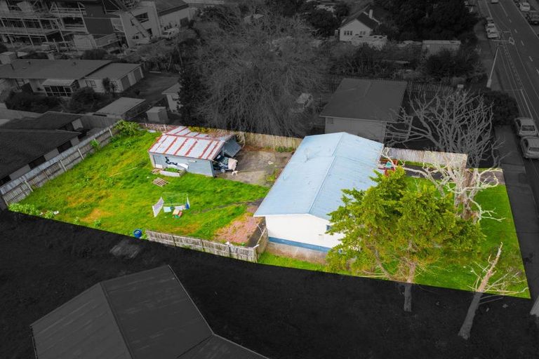 Photo of property in 43 Rathgar Road, Henderson, Auckland, 0610