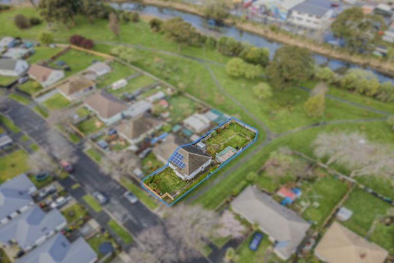 Photo of property in 32 Riley Crescent, Woolston, Christchurch, 8023