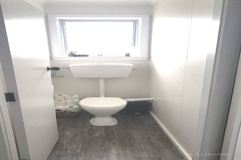 Photo of property in 1 Oxford Street, Waimate, 7924