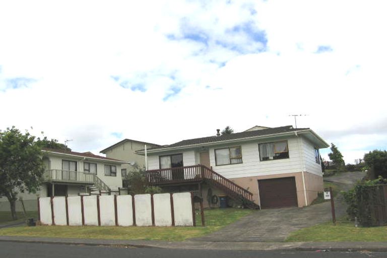 Photo of property in 2/123 Lynn Road, Bayview, Auckland, 0629