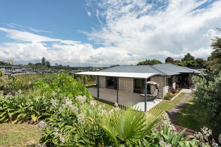 Photo of property in 18 Southill Way, Pyes Pa, Tauranga, 3112