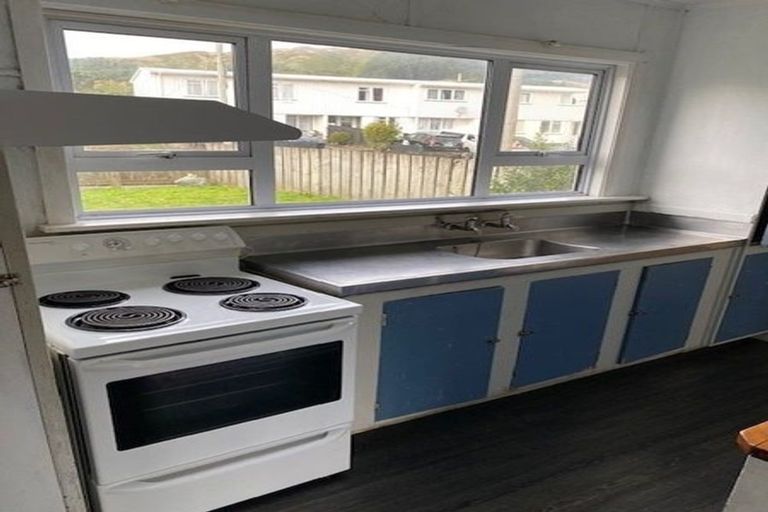 Photo of property in 27 Bell Street, Tawa, Wellington, 5028