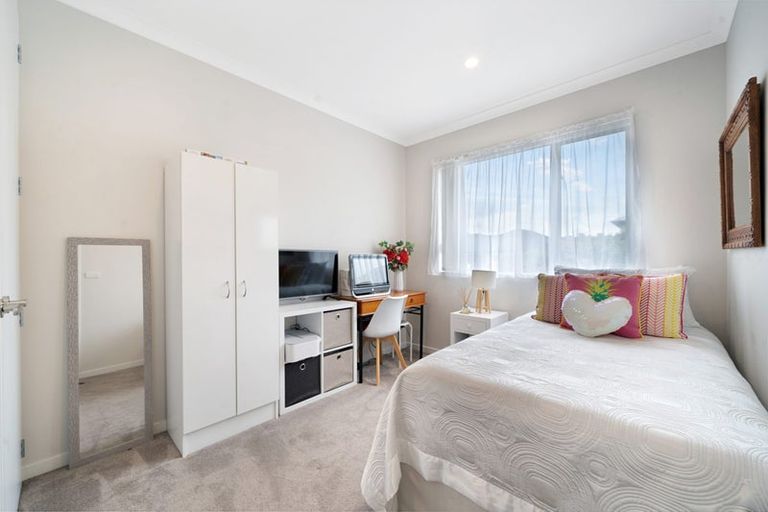 Photo of property in 16 Tararua Street, Massey, Auckland, 0614