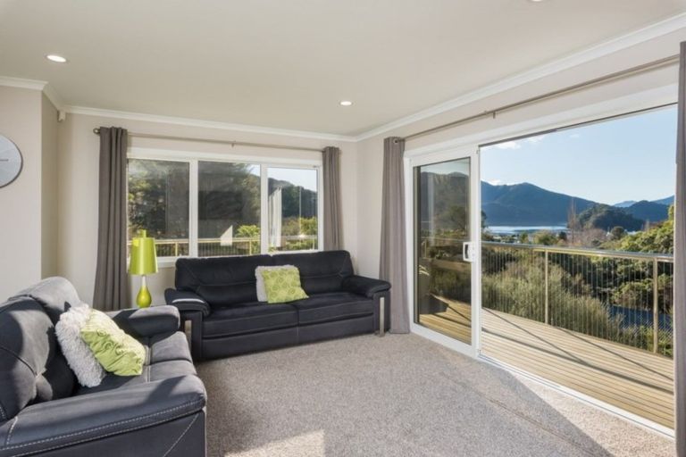 Photo of property in 28 Brough Place, Ngakuta Bay, Picton, 7281