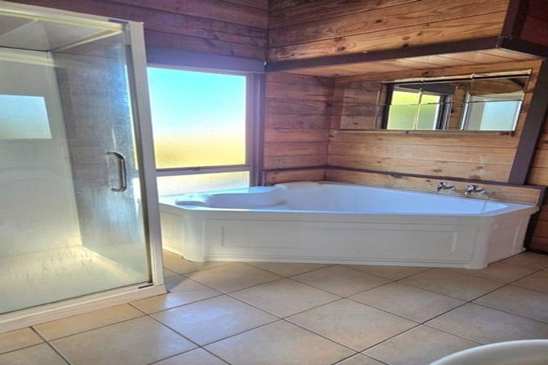 Photo of property in 3 Chestnut Grove, Maungaraki, Lower Hutt, 5010