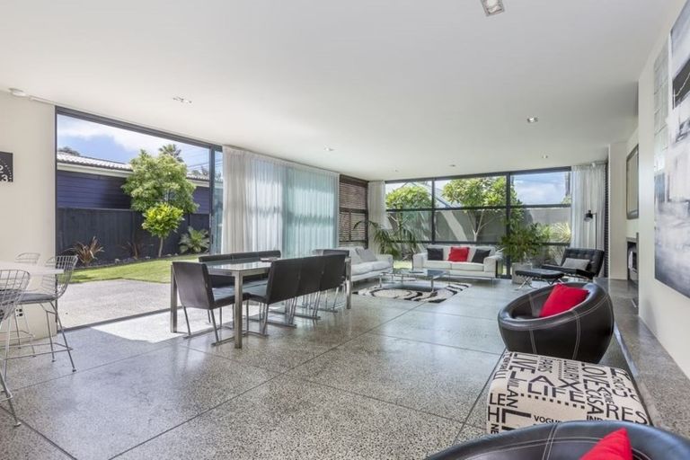 Photo of property in 4a Norwood Road, Bayswater, Auckland, 0622