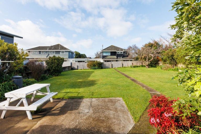 Photo of property in 16 Saint Albans Avenue, Hokowhitu, Palmerston North, 4410
