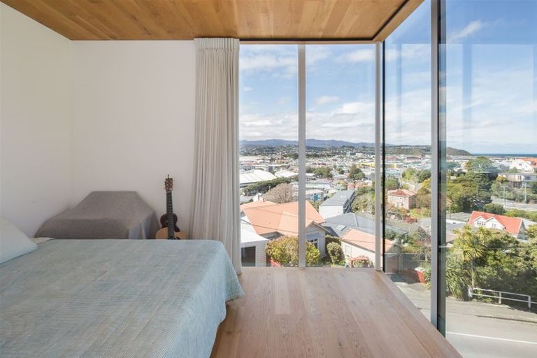 Photo of property in 6 Crawford Road, Kilbirnie, Wellington, 6022