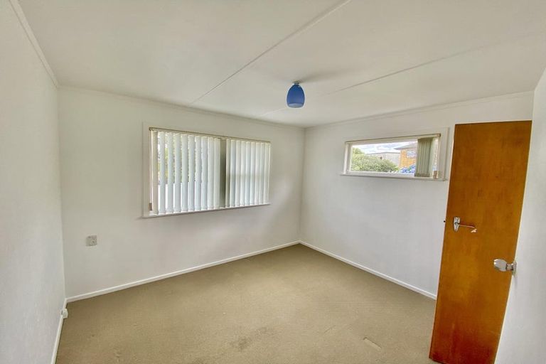 Photo of property in 19 Sunhaven Avenue, Glenfield, Auckland, 0629